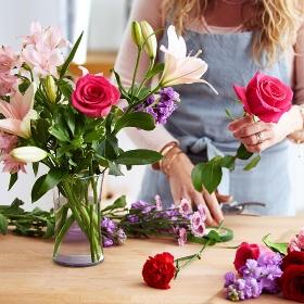 Header navigation sub menu